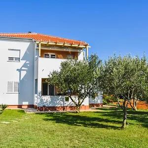 apartments-mirela-zaton-zadar.hotelinzadar.com/