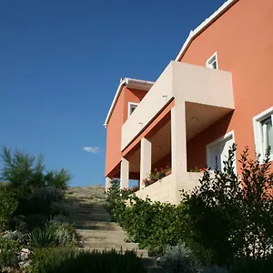 apartments-sara-vlasici.hotelinzadar.com/